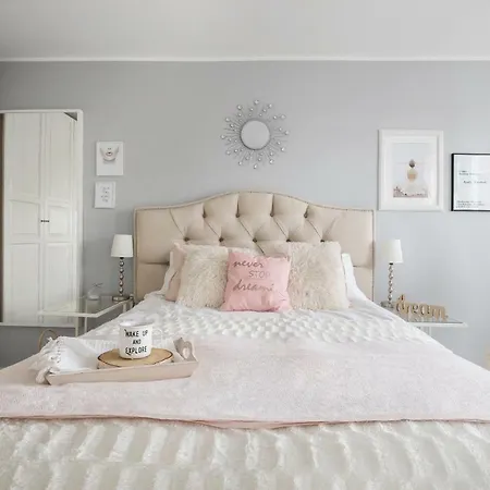 Scandi Old Town Apartment *